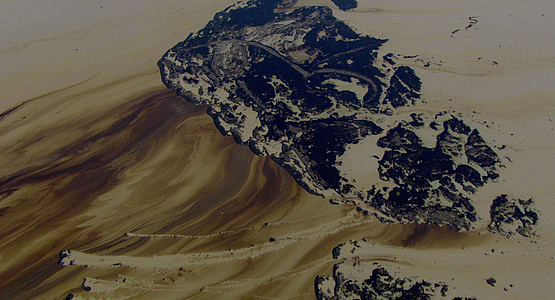 Petropolis: Aerial Perspectives on the Alberta Tar Sands - Film still 1